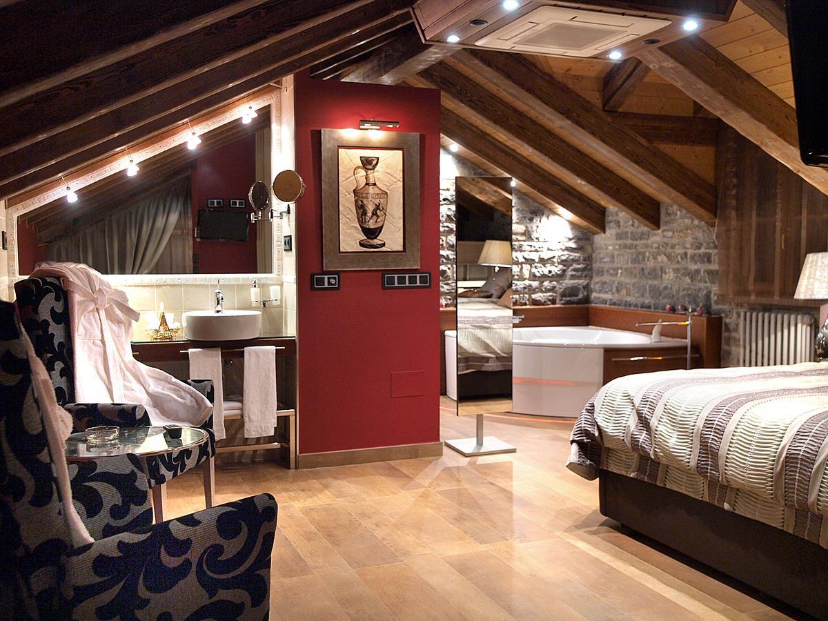 Aparta-Hotel Puertolas Escuer Екстер'єр фото