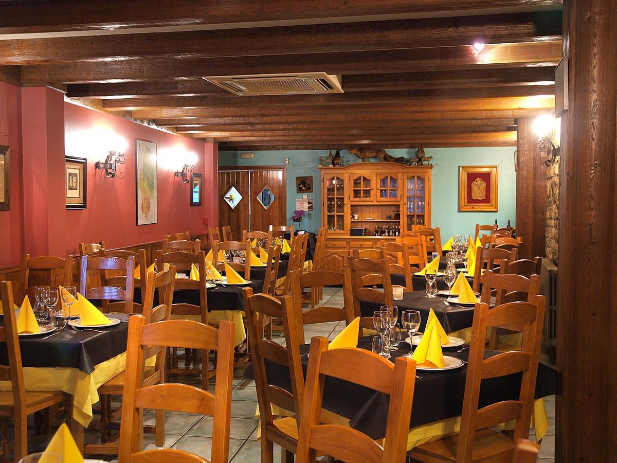Aparta-Hotel Puertolas Escuer Екстер'єр фото