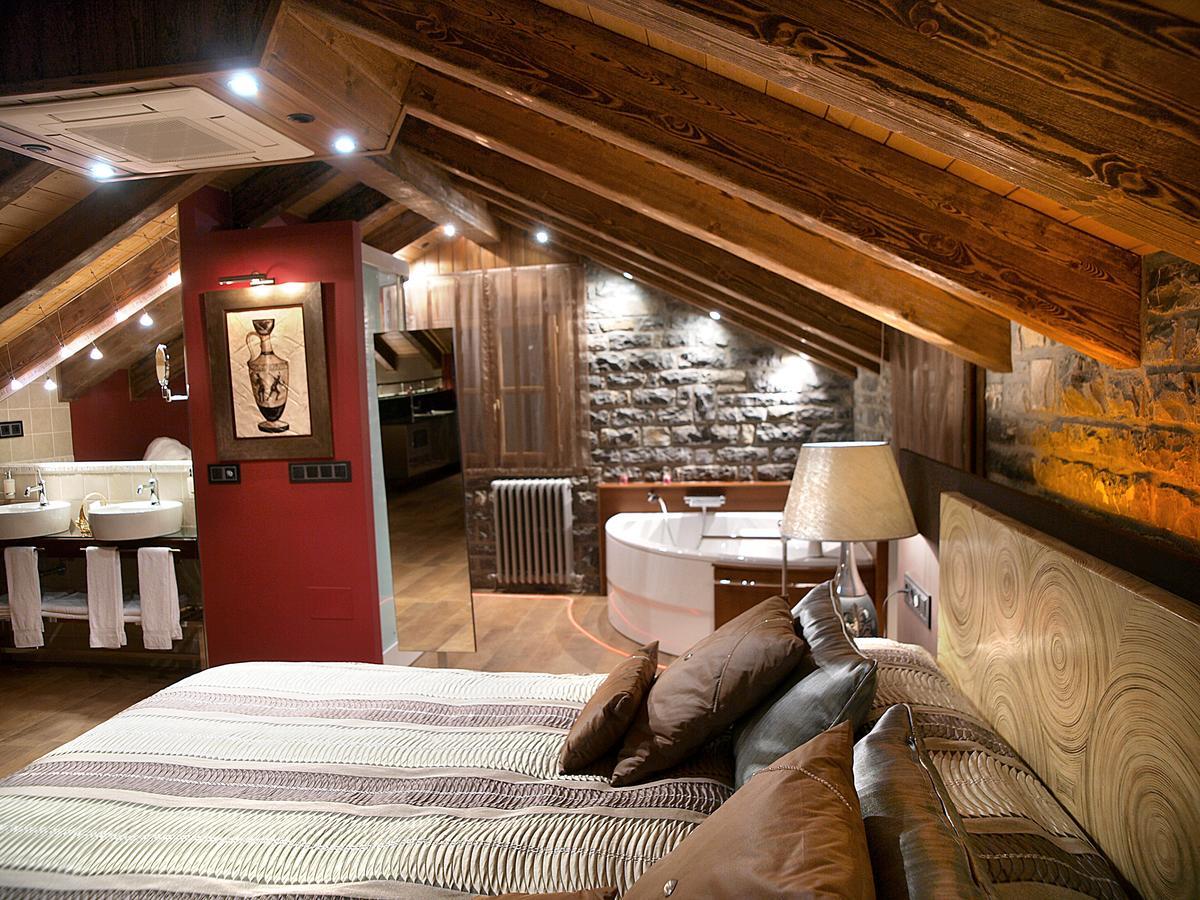Aparta-Hotel Puertolas Escuer Екстер'єр фото