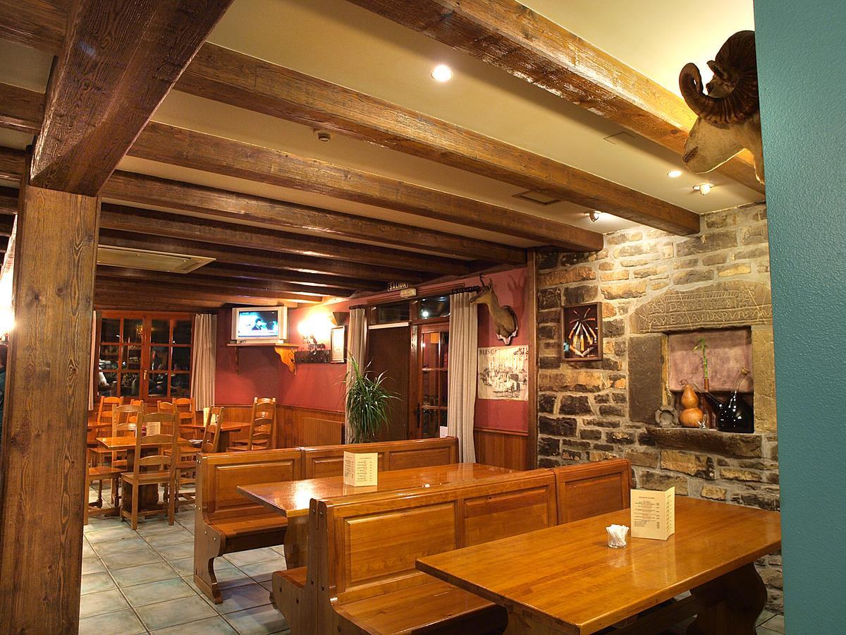Aparta-Hotel Puertolas Escuer Екстер'єр фото