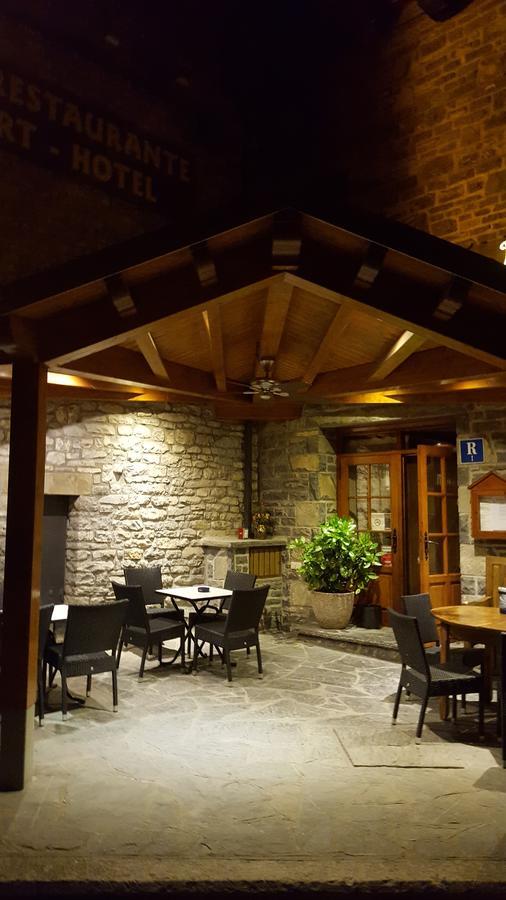 Aparta-Hotel Puertolas Escuer Екстер'єр фото
