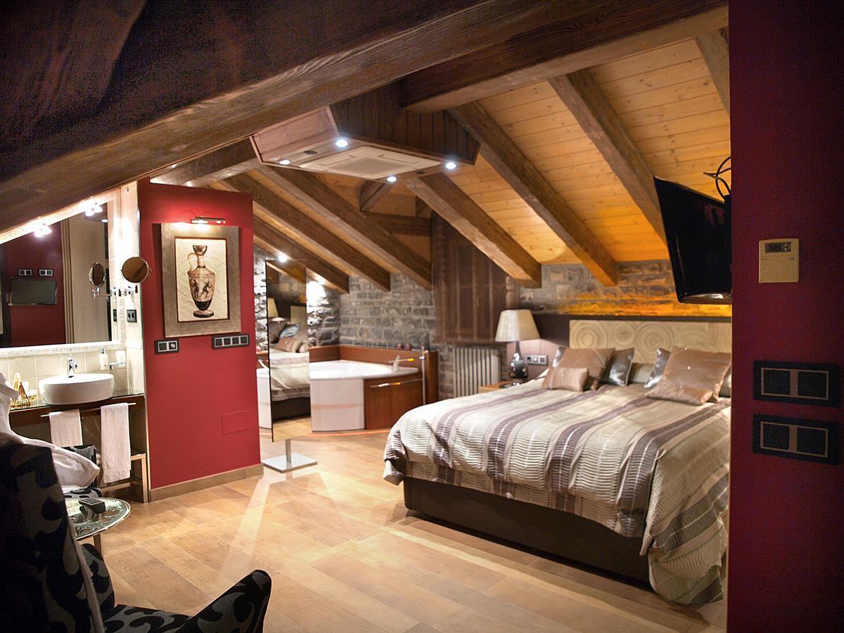 Aparta-Hotel Puertolas Escuer Екстер'єр фото