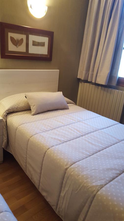Aparta-Hotel Puertolas Escuer Екстер'єр фото