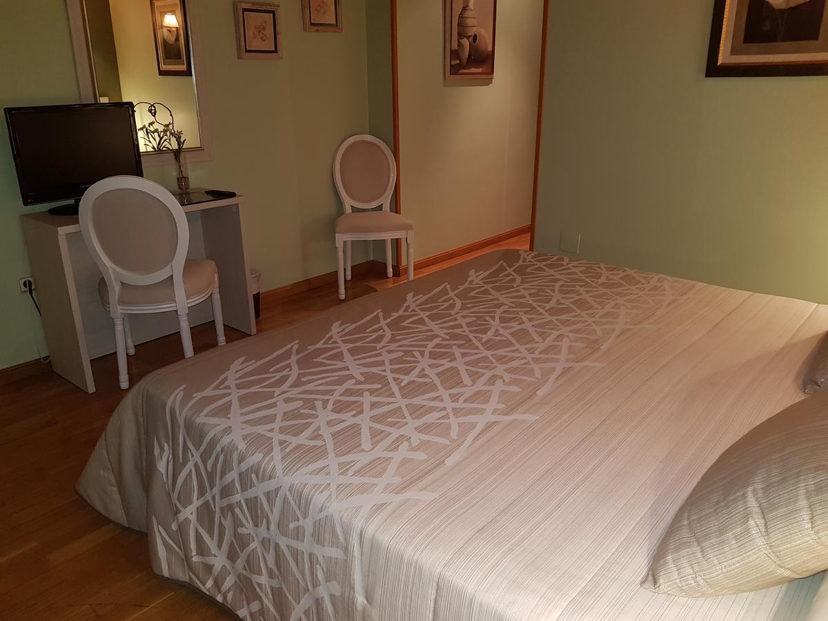 Aparta-Hotel Puertolas Escuer Екстер'єр фото