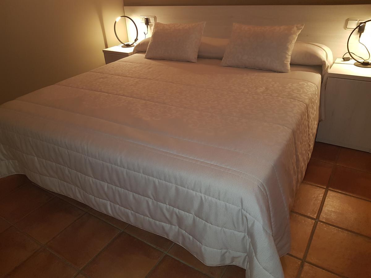 Aparta-Hotel Puertolas Escuer Екстер'єр фото