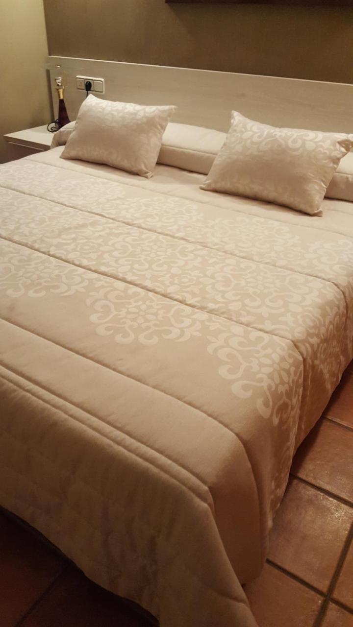 Aparta-Hotel Puertolas Escuer Екстер'єр фото